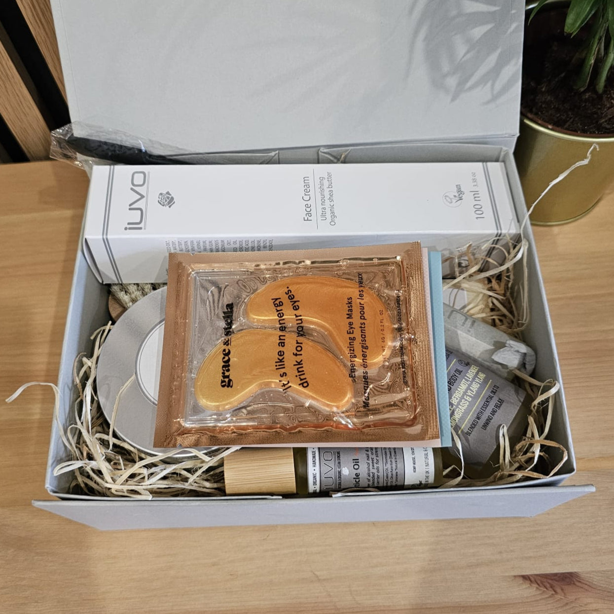 iUVO Gratify Deluxe Pamper Gift Set