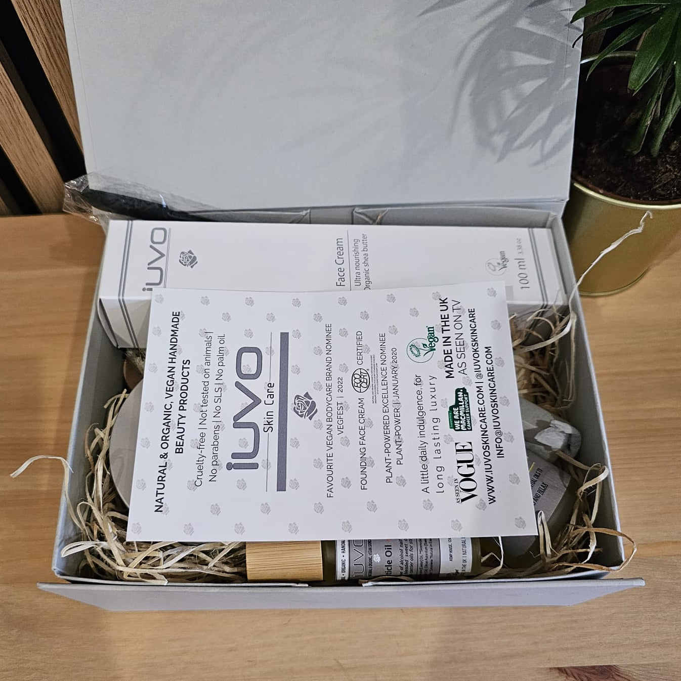 iUVO Gratify Deluxe Pamper Gift Set