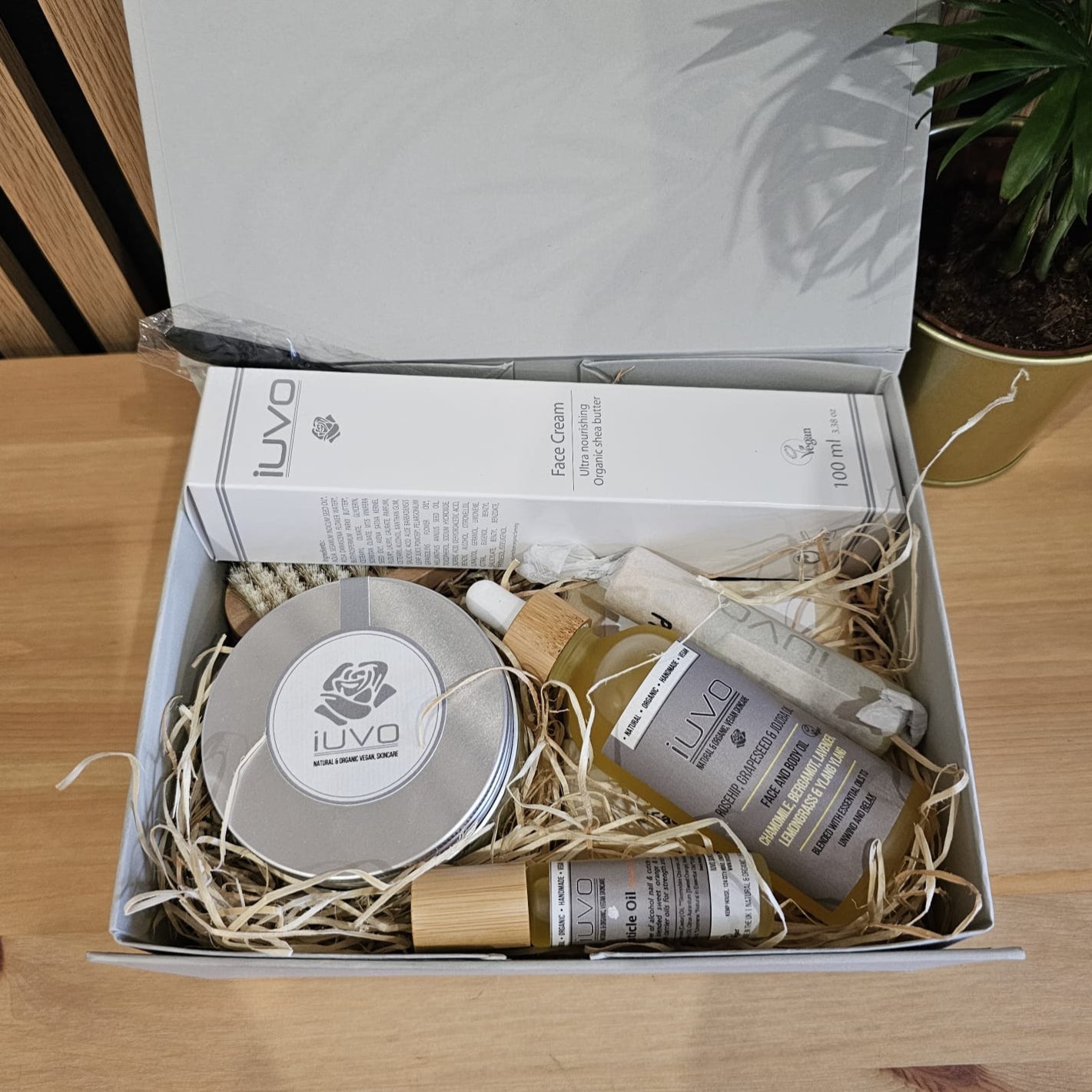 iUVO Gratify Deluxe Pamper Gift Set