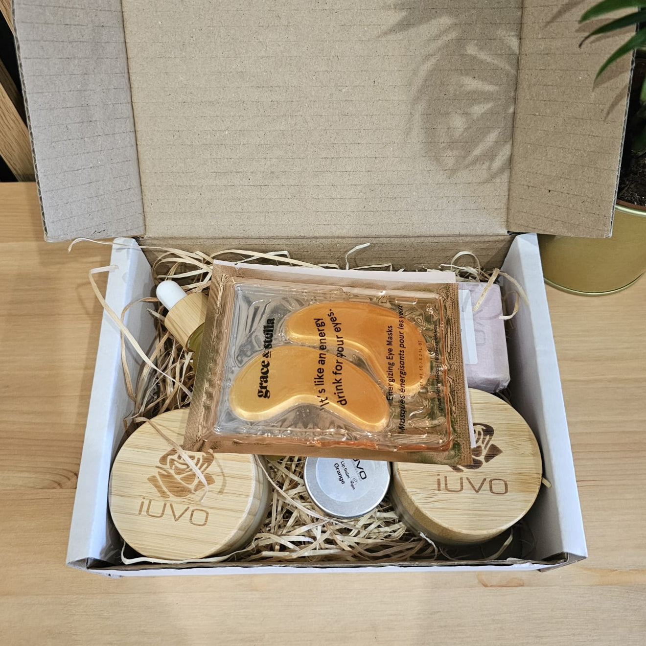 iUVO Winter Essentials Gift Box