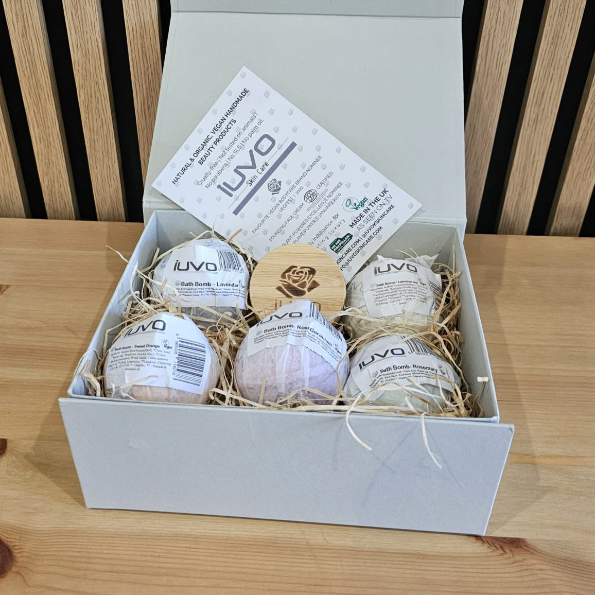 iUVO Bath bomb & Scrub Gift Set