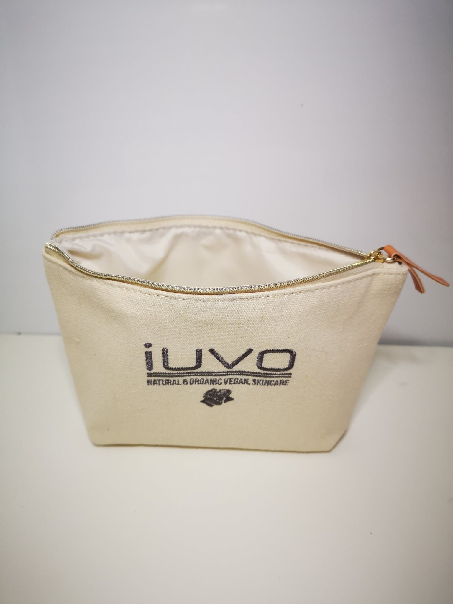 Iuvo Vanity bag